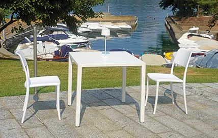 Meble do restauracji i ogródków kawiarnianych