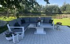 Aluminowy narożnik ogrodowy ze stolikiem z podnoszonym blatem TIMBER biały / poduszki Soltex mist Grey