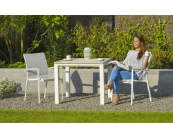 Biały stół aluminiowy ogrodowy CONCEPT 90x90 z blatem teak