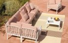 Modułowa sofa narożna komodo nardi z konstrukcją w kolorze bianco i poduszkami rosa