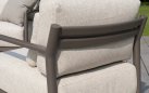 Nowoczesny fotel ogrodowy aluminiowy brązowy CAPRESI 4SO z poduszkami beżowymi