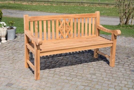 TEAK Dostępny