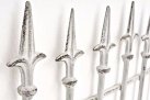 Biała postarzana trelisa płotek z ornamentami ogrodowa ELIZZE metaloplastyka
