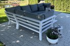 Biały narożnik ogrodowy aluminiowy TIMBER LIFE z wysokimi podłokietnikami