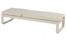 Aluminiowy jasnobezowy lezak ogrodowy z materacem Olefin MILANO