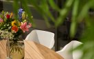 2x Krzesło ogrodowe SOPHIE Hartman z podstawą z drewna teak i ergonomiczne siedzisko białe