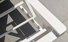 Ekskluzywny leżak aluminiowy z gruba poduszką FITZ biały