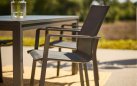 Krzesło ogrodowe LEA aluminium podłokietniki sztaplowane szerokość 62 cm kolor antracyt