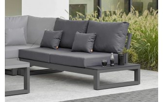 Dwuosobowa sofa ogrodowa ze stolikiem na końcu z desek kompozytowych CZARNYCH