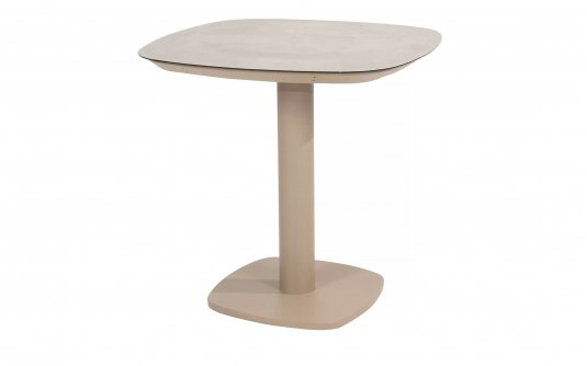 Beżowy stół aluminiowy ogrodowy na jednej nodze MANOLO 75x75 cm blat ceramiczny z zaokrąglonymi rogami 
