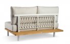 Sofa dwuosobowa aluminiowa ogrodowa z platformą teak KYTSU oparcia jasnoszare poduszki szarobeżowe