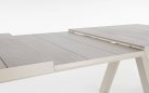 Aluminiowy jasnobeżowy stół na taras z blatem ceramicznym beżowym KRION 205-265