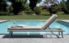 Leżak na taras TAORMINA – aluminiowy, poduszka hydrofobowa, beżowy