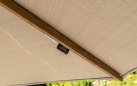 Parasol d350 noga boczna drewnopodobna poszycie piaskowe SIESTA