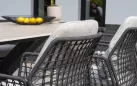 Stół jadalniany na taras PRADO 4SO ceramiczny blat podstawa krzyżowa grafitowa / krzesła Rhodos