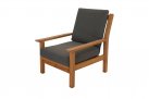 Fotel z drewna teak z bezowymi poduszkami LOUNG
