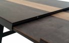 Rozkładany grafitowy stół BRIXTON 243-303 aluminiowy blat HPL beton-drewno