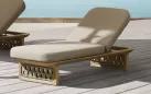 Leżak ogrodowy teak z materacem RIVA Higold / stolik