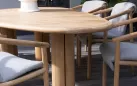 Krzesło ogrodowe do jadalni TESS teak z poduszkami Taupe Materiał Boucle