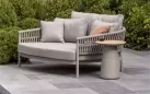 Stolik boczny kawowy DEMI 4SO Ø45 cm z okrągłym blatem teak / łóżko Catalana