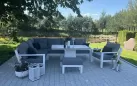 Biały luksusowy narożnik aluminiowy TIMBER z podnoszonym stolikiem z blatem kamiennym