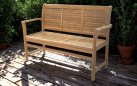 Ławka ogrodowa STRIPE teak 2‑osobowa 142 cm z podłokietnikami