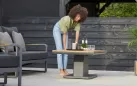 W stolik ogrodowy aluminiowy z podnoszonym blatem z drewna teak Luca antracyt