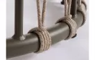 Okrągły stół ogrodowy aluminiowy kawowy z ozdobnymi plecionka kami z liny i blatem z kamienia spiekanego lanai bizzotto
