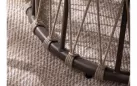Okrągły stół ogrodowy aluminiowy kawowy z ozdobnymi plecionka kami z liny i blatem z kamienia spiekanego lanai bizzotto