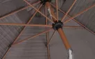 Parasol ogrodowy noga efekt drewna 8-kątny Ø3 m z efektem pochylania czaszy tilt antracytowa czasza palinuro bizzotto