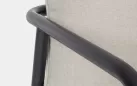 Lekki zestaw wypoczynkowy ogrodowy na balkon antracyt z szarobeżowymi poduszkami ostuni bizzotto