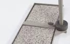 Parasol ogrodowy z nogą boczną ośmiokątny o średnicy 350 cm beżowa noga białoszare poszycie