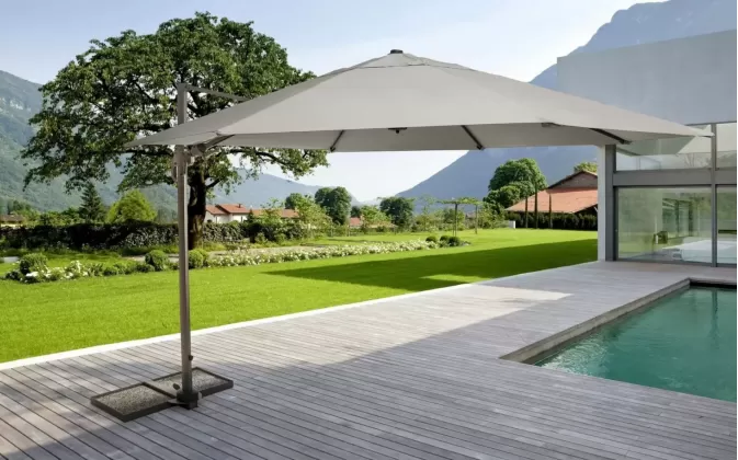 Parasol ogrodowy z nogą boczną ośmiokątny o średnicy 350 cm beżowa noga białoszare poszycie