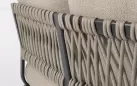 Modułowy aluminiowy narożnik ogrodowy o obłych kształtach Helios bizzotto konstrukcja antracyt poduszki szarobeżowe