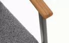 Sztaplowane nowoczesne krzesło ogrodowe aluminiowe grafitowe wstawki teak i poduszki olefin boucle leonida bizzotto