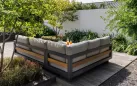 Nowoczesny aluminiowy grafitowy narożnik ogrodowy z elementami drewna teak himalaja life